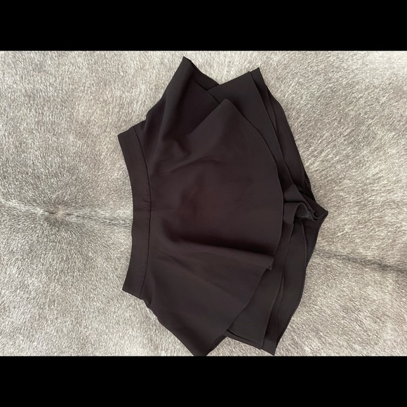 NWOT Ruffle Skort - Picture 2 of 2